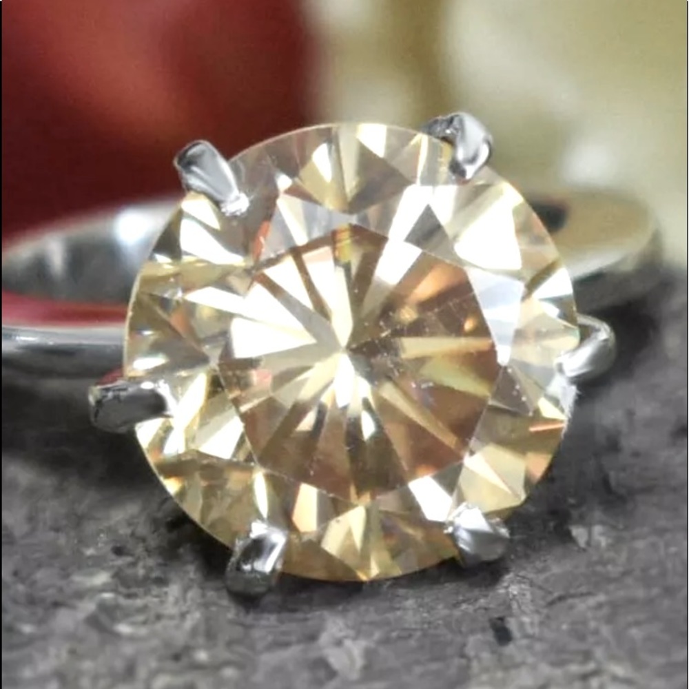 Rare 10.10 karats Champagne Diamond Solitaire Ring size 7